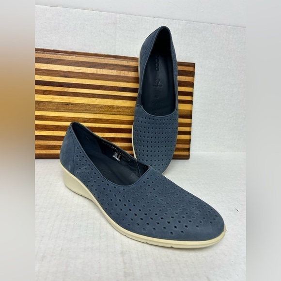 Ecco Felicia Womens navy Blue Nubuck Perforated Wedge Loafer Size EU40/US 9 - Picture 2 of 9
